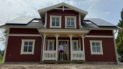 Sarah und Steffen in ihrem Eksjöhus Tallbacken